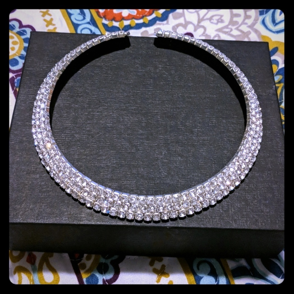 New Beautiful choker necklace